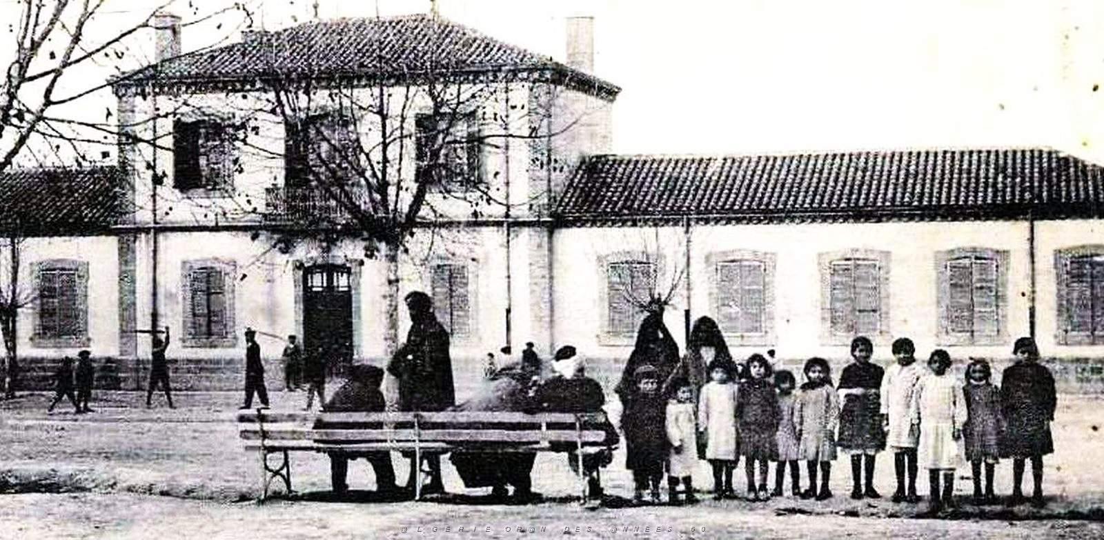 1619- Hennaya - Eugene Etienne - L'Ecole2 des Garcons.jpg